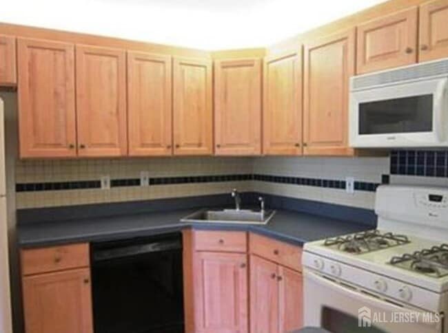 Building Photo - 405 Danbury Ln