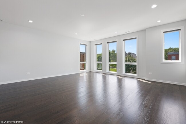 Building Photo - 648 E Bowen Ave