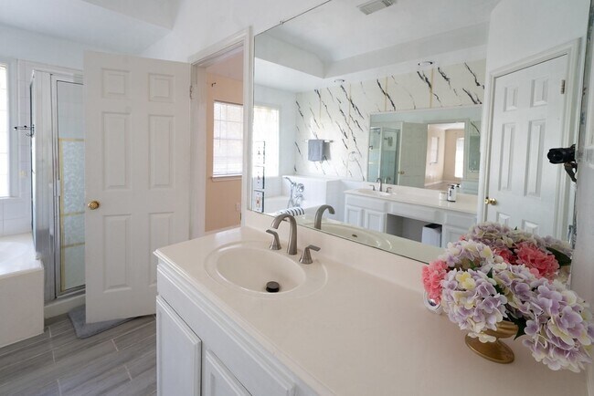 Building Photo - 1809 Oakland Cir