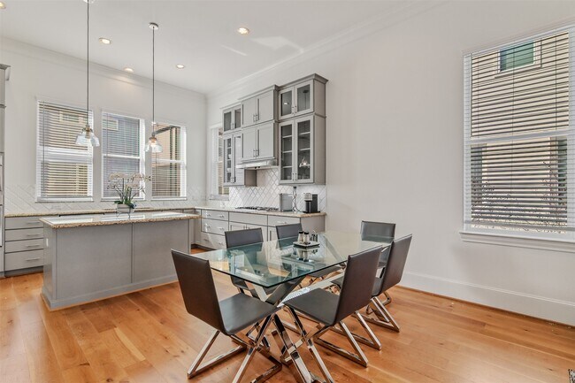 Building Photo - 10943 Grove Tree Ln