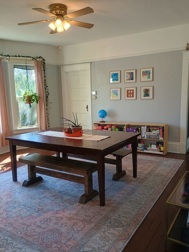 Building Photo - Spacious Craftsman in the Heart of North Spokane