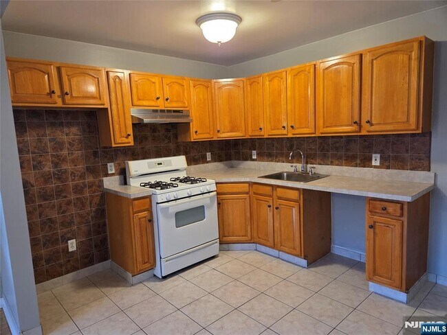 Primary Photo - 2401 Bergenline Ave