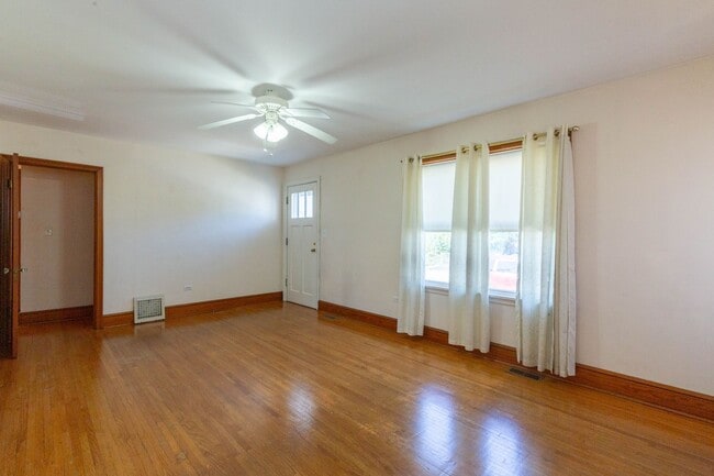 Building Photo - 2 Bed, 1 Bath Rancher in Martinsburg, WV
