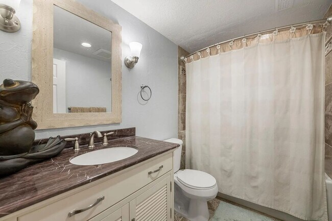 Building Photo - Beautiful 4 Bedroom Home in Sandy!