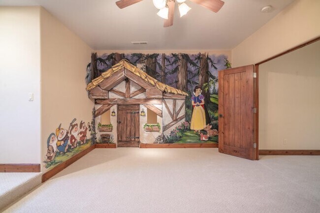 Building Photo - 340 Le Grande Cir