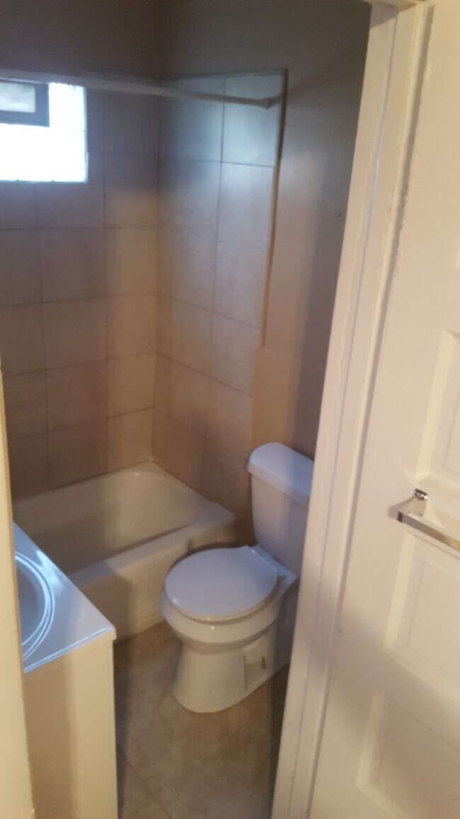 Building Photo - 459 9th St