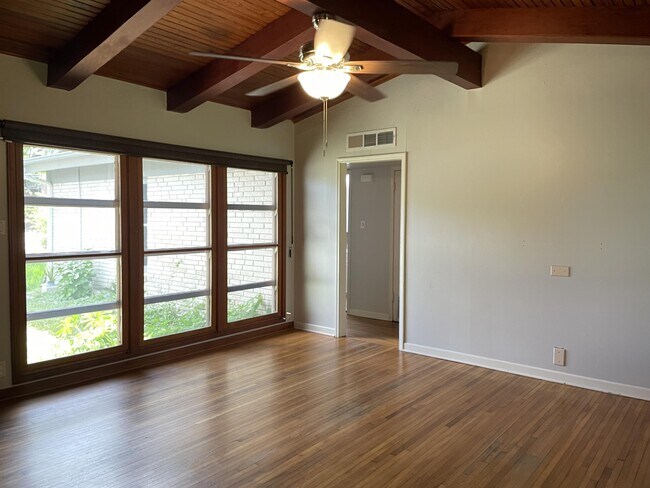 Building Photo - 3713 Aransas St