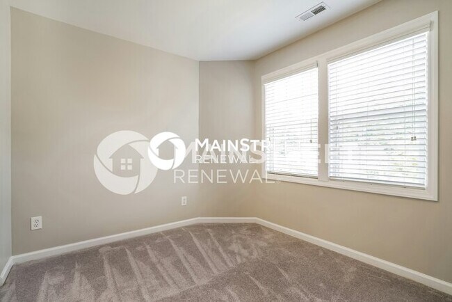 Building Photo - 4 Bedroom Pet-Friendly Home in Raleigh, NC with Main Street Renewal