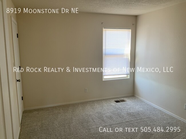 Building Photo - 3 Bedroom in La Cueva with EV Charger!!