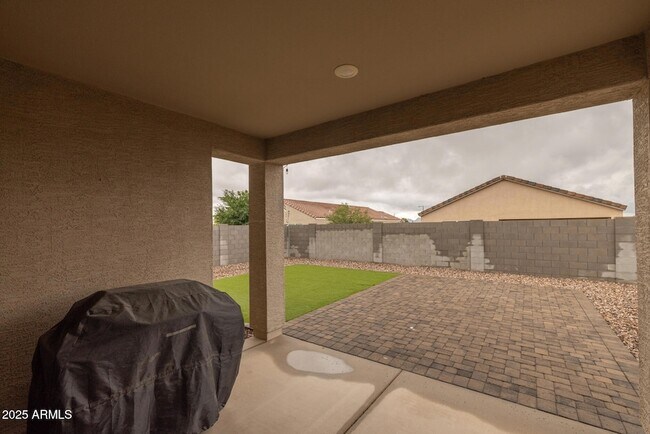 Building Photo - 36810 N Camarillo Dr