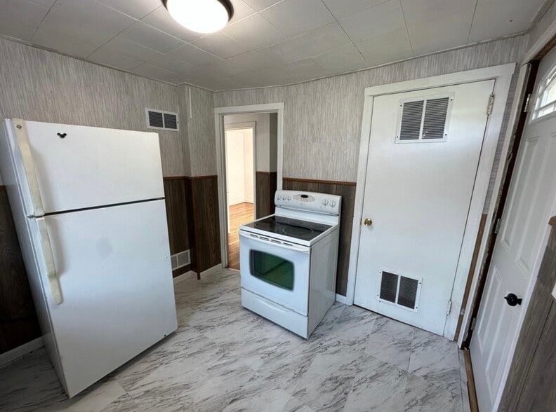 Building Photo - 256 Broad St