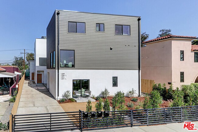 Primary Photo - 1289 S Sycamore Ave