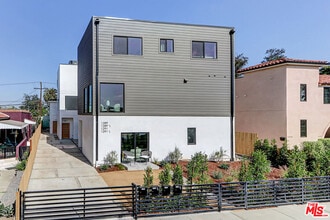 Building Photo - 1289 S Sycamore Ave