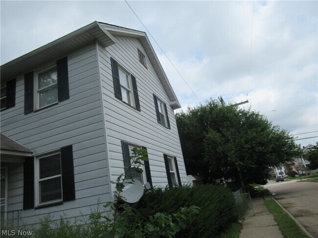 Building Photo - 3443 W 120th St