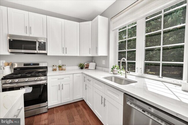 Building Photo - 9938 Timberknoll Ln