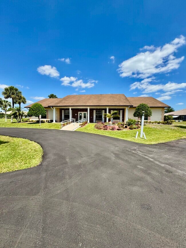 Building Photo - 524 Ponderosa Dr