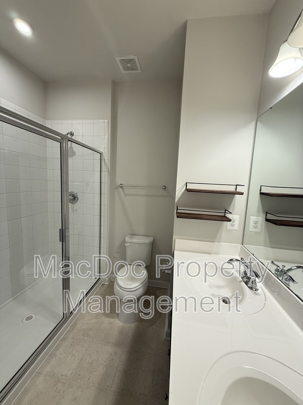 Building Photo - 505 Rolling Valley Dr