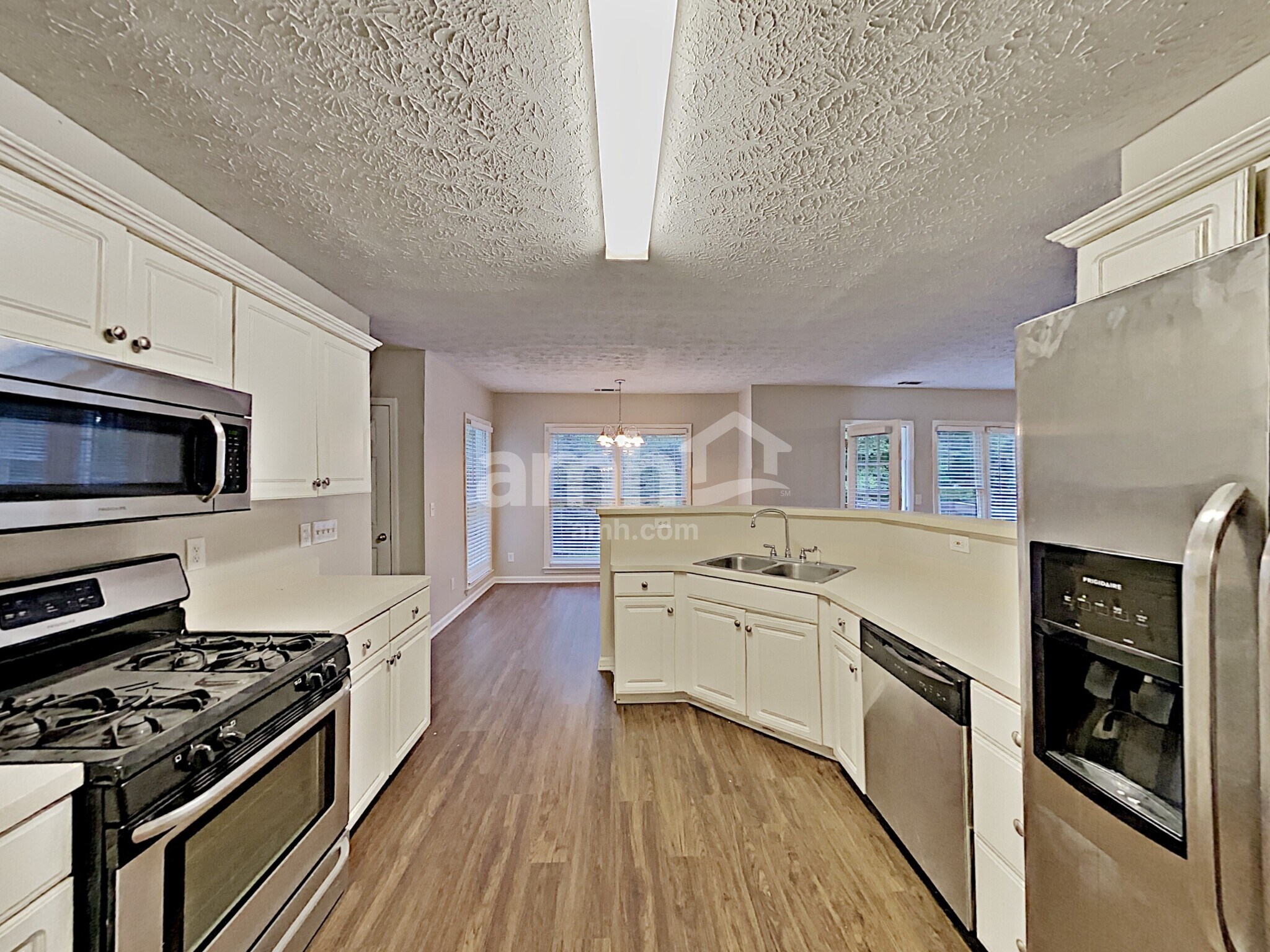 Building Photo - 375 Saybrook Crossing