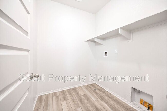 Building Photo - 40383 Birchfield Dr