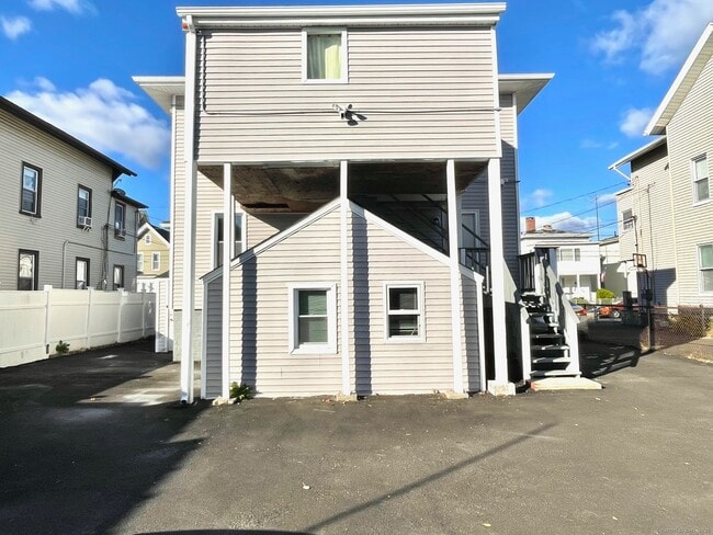 Building Photo - 184 Park St