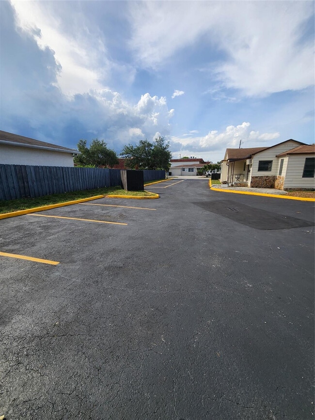 Building Photo - 2466 Lincoln St