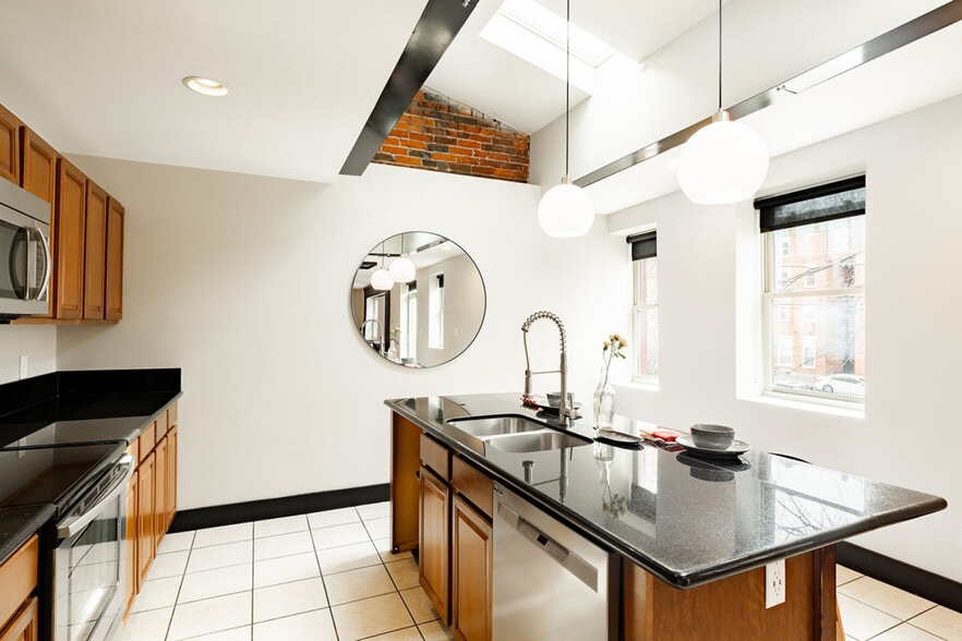 Building Photo - 1304 Broadway-SI ID1056031P