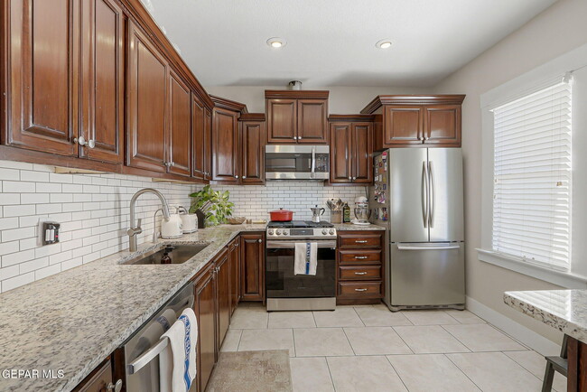 Building Photo - 3703 Cambridge Ave