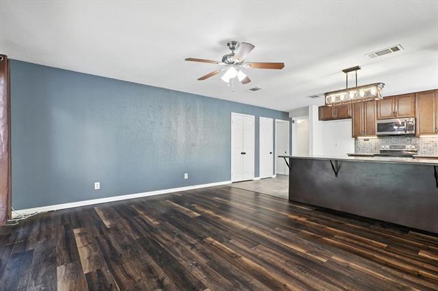 Building Photo - 990 Acorn Dr