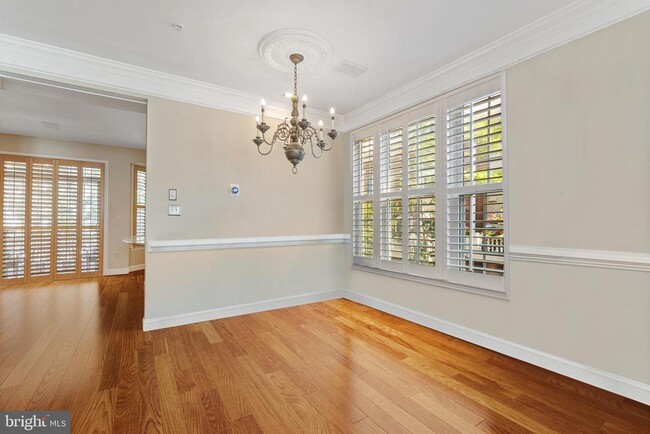 Building Photo - 611 Tivoli Passage