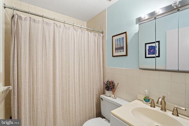 Building Photo - 3 Willings Alley