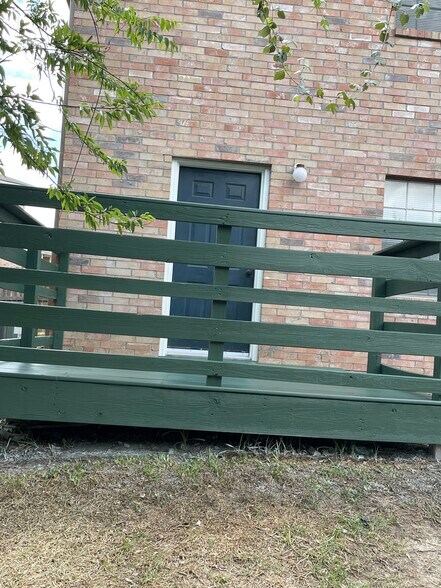 Building Photo - 1205 Vinyard Ct