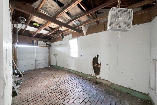 Building Photo - 2305 8th Ave