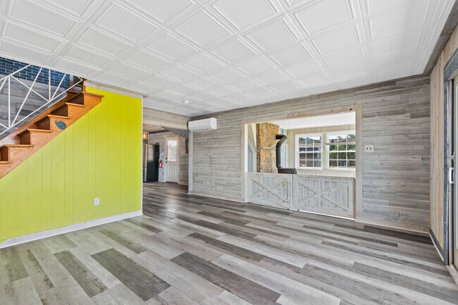 Building Photo - 27 Delaware Dr