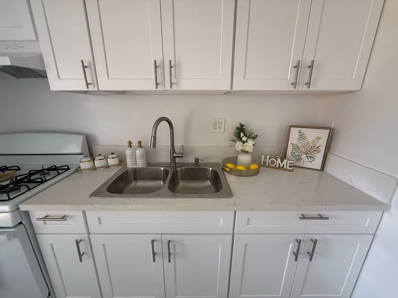 Building Photo - 10408 Edison Way
