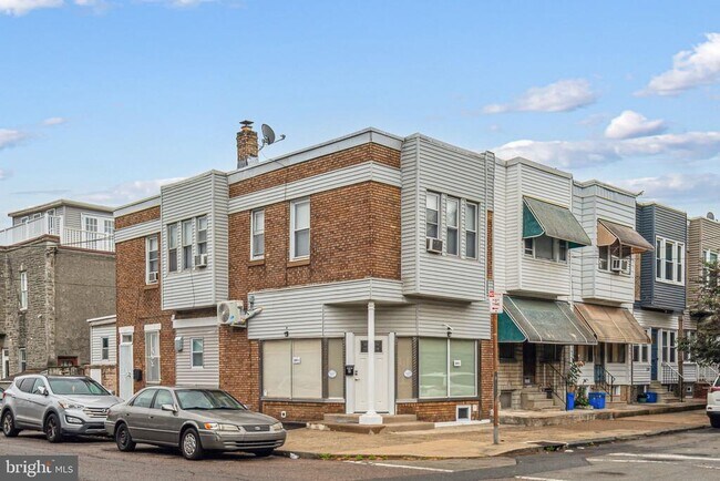 Building Photo - 2201 S Lambert St