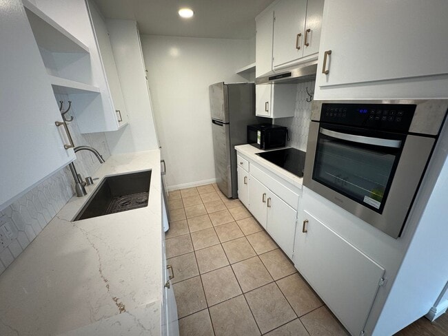 Building Photo - 1 Bed / 1 Bath Apartment – Long Beach