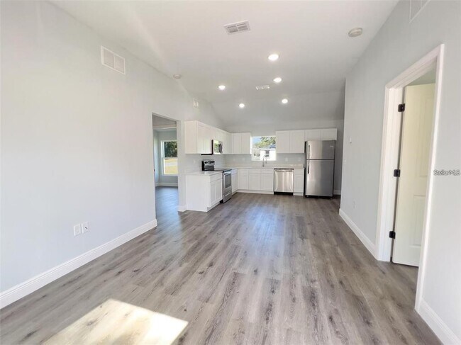 Building Photo - 5990 NW 6th Pl