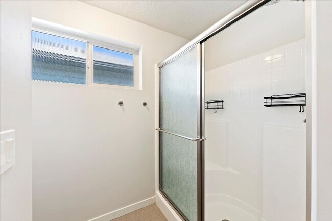 Building Photo - Meridian Spacious Retreat with Neighborhoo...