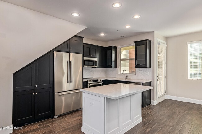 Building Photo - 4816 N Woodmere Fairway