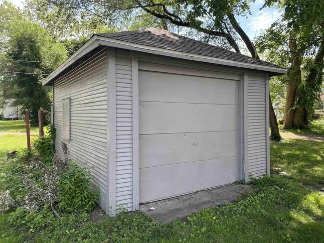 Building Photo - 318 Haney Ave