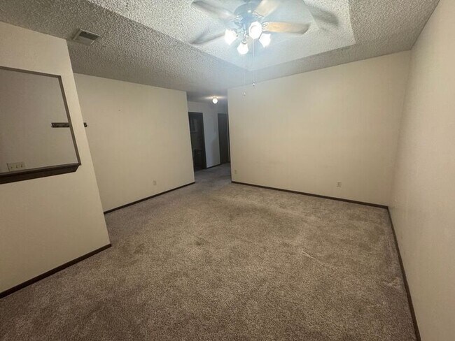 Building Photo - 100 E Brasfield St