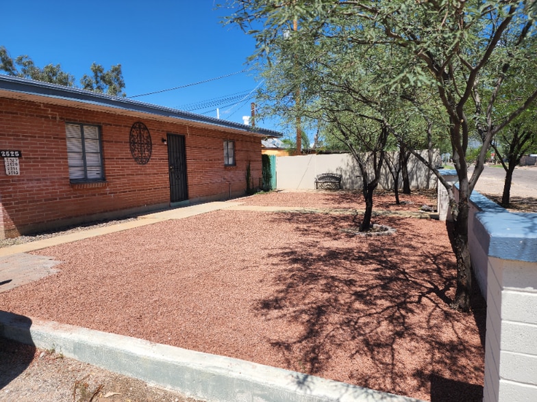 Building Photo - 2525 N Edith Blvd