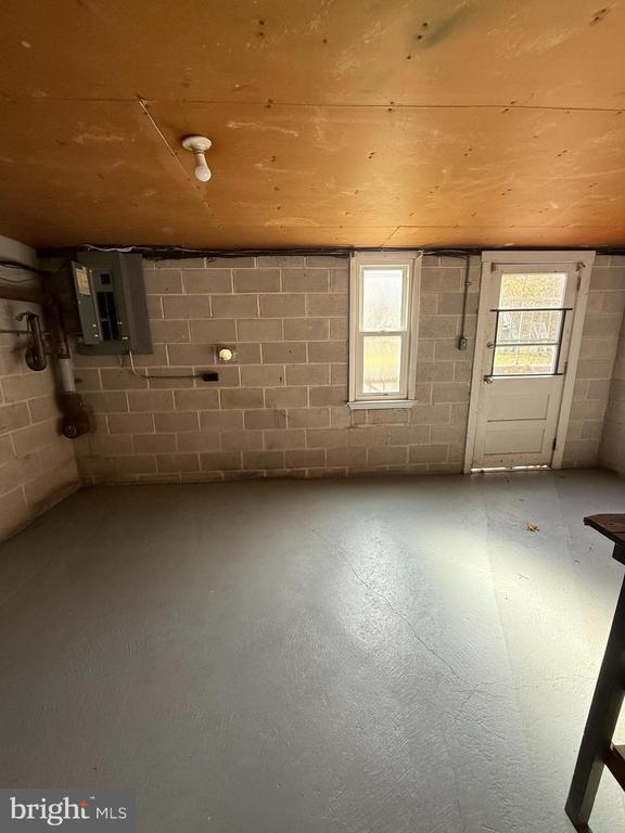 Building Photo - 1123 Almond Rd