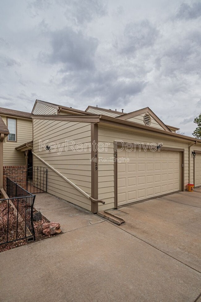 Building Photo - 14129 E Warren Pl