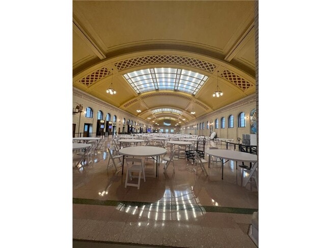 Building Photo - 214 4th St E