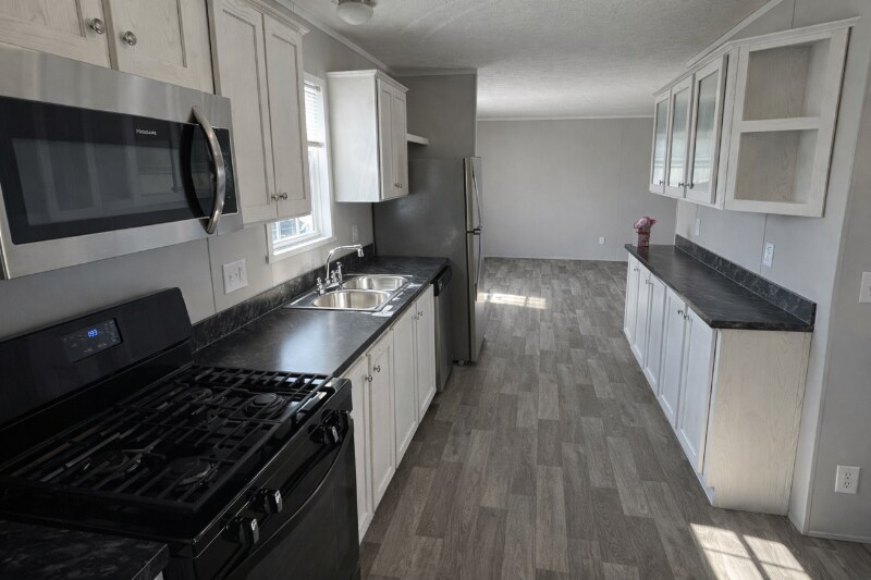 Building Photo - 358 Parker Lake Dr