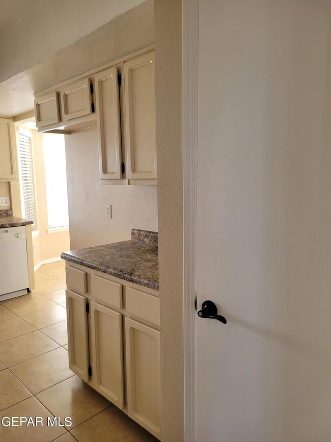 Building Photo - 305 Garden Grove Ln
