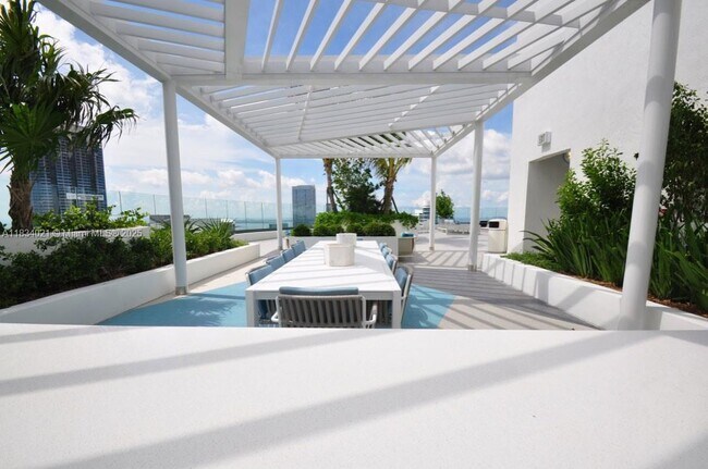 Building Photo - 45 SW 9th St