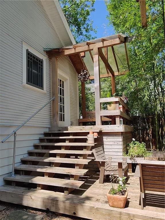 Building Photo - 512 Academy Dr