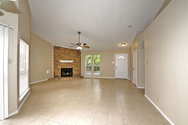 Building Photo - 13706 Winding Hill